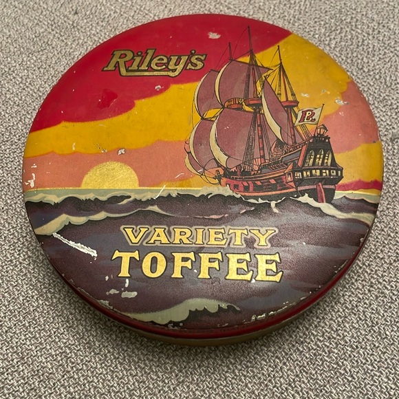 Vintage Collectors Tin Riley’s Variety TOFFEE Halifax, England 5” Round - Picture 1 of 12